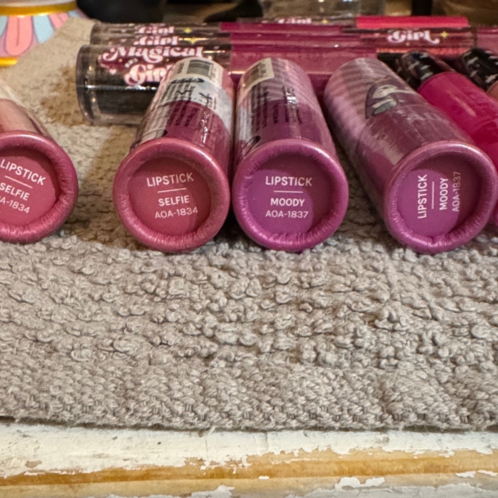 Colorful Lip Gloss Collection - Picture 2 of 5